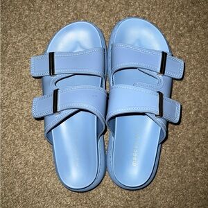 Madden Girl Chuncky Sandal